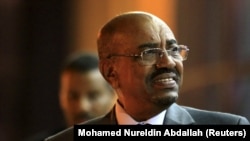 Le président soudanais Omar al-Bashir à l'aéroport de Khartoum le 15 septembre 2015. REUTERS / Mohamed Nureldin Abdallah