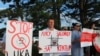 The Belarusian community in the Chicago area holds a rally in support of the uprising in Belarus against the controversial reelection of President Alexander Lukashenko, August 22, 2020. (Kulsoom Khan/VOA)