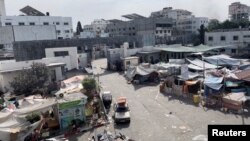 چادرها و سرپناه‌های آوارگان فلسطینی در حیاط بیمارستان الشفا