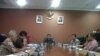 Ketua Bawaslu Muhammad menerima perwakilan penggiat toleransi kebegaragaman di Gedung Bawaslu, Jakarta, 13 Januari 2014 (VOA/Andylala)