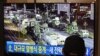 10일 한국 서울역에 설치된 TV에서 북한 노동당 창건 75주년 열병식 뉴스가 나오고 있다.