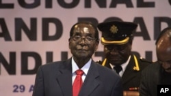 Le président du Zimbabwe Robert Mugabe lors de la conférence de la Communauté de développement d'Afrique australe (SADC) à Harare, le 29 avril 2015.