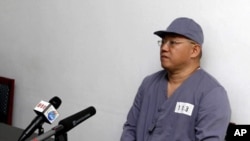 Misionaris Amerika Kenneth Bae berbicara kepada reporter di RS Pyongyang Friendship di Pyongyang, Korea Utara (20/1).