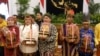 Para penerima penghargaan Kalpataru dan Adipura 2013 di Istana Negara, Jakarta. (VOA/Andylala Waluyo)