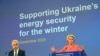 အီးယူကော်မရှင်နာမင်းကြီး Ursula von der Leyen (ယာ) နဲ့ နိုင်ငံတကာစွမ်းအင်အေဂျင်စီညွှန်ချုပ် (IEA) Fatih Birol တို့ ယူကရိန်းစွမ်းအင်လုံခြုံရေးညီလာခံမှာ ယူကရိန်းစွမ်းအင်အတွက် ထောက်ပံ့ပေးဖို့ ပြောကြစဥ်။ (စက်တင်ဘာ ၁၉၊ ၂၀၂၄) 