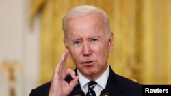 Presiden AS Joe Biden memberikan sambutan di Ruang Timur Gedung Putih di Washington, AS, 28 Oktober 2021. (Foto: REUTERS/Jonathan Ernst)