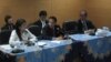 Anggota BPK Rizal Jalil (tengah) didampingi para staf pejabat BPK, memberikan keterangan seputar UN di Jakarta, Kamis (25/4).