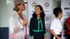 Dua kandidat walikota Boston Annissa Essaibi George (kiri) dan Michelle Wu (tengah), tampak berbincang sebelum parade Roxbury Unity berlangsung di kota Boston pada 18 Juli 2021. (Foto: AP)