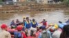 Dubes Blake di Ciliwung (VOA/Andylala)