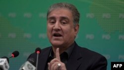 د زیارت په ورځ د سي اېن اېن کوربنې بې یانه ګولاډریګا سره خبرو کې شاه محمود قرېشي وویل چې د "روابطو باوجود" اسرایل د مطبوعاتو جنګ بېلي. د سي اېن انې کوربنې بیا زر د شاه محمود قریشي نه وضاحت وغوښتلو چې هغه د "کنکشنز" یا د روابطو نه څه مطلب دی