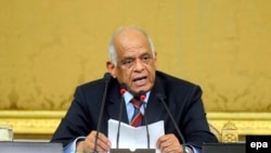 Ali Abdel-Al, le président du nouveau parlement égyptien, prononce un discours devant les membres du Parlement au cours de leur session inaugurale au Caire, en Egypte, 10 janvier 2016. epa / NAMER GALAL ÉGYPTE OUT