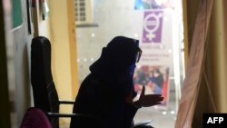 د صحت ماهره ډاکټر رفعت عزيز وايي د کورونا وبا نه علاوه د خانداني منصوبه بندۍ د طریقو په استعمال کې په پاکستان او په خاصه توګه په خېبر پښتونخوا او د صوبې په نوو ضلعو کې ګڼ شمېر مذهبي او معاشرتي خنډان هم شته