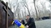 Президенти Порошенко і Дуда покладають вінки на польському меморіалі у Харкові 13 грудня 2017