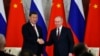 Голова Китаю Сі Цзіньпін та президент Росії Володимир Путін під час церемонії підписання після їхніх переговорів у Великому Кремлівському палаці в Москві, Росія, 21 березня 2023 року. (Sputnik/AP)