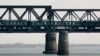 ফাইল ছবি, ফ্রেন্ডশিপ ব্রিজের ওপর দিয়ে উত্তর কোরিয়া ও চীনের মধ্যে চলাচলকারী
ট্রেন, ২৫শে এপ্রিল ২০১০, ছবি/জ্যাকি চেন/রয়টার্স 