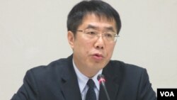 台湾在野党民进党立委黄伟哲（美国之音张永泰拍摄）