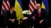 Le président Donald Trump, lors de son entretien avec le chef de l'état, Volodymyr Zelensky en marge de l'Assemblée générale des Nations Unies, le 25 septembre 2019 à New York.