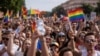 Участники Парада равенства на улицах Варшавы, 17 июня 2023 года