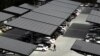 Un estacionamiento de autos en la Universidad de California, EE. UU., con paneles solares para el uso de la energía renovable. [Foto de archivo]
