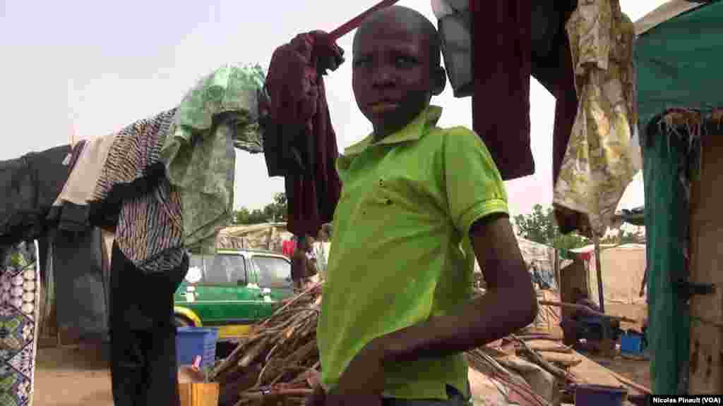 Abubakar Abuba Mai Shekaru Goma Sha Biyu Da Haihuwa Ya Gudo Daga Jahar Barno Bayan Harin Da &#39;Yan Kungiyar Boko Haram Suka Kai Masu, Yanzu Yana Zama A Sansanin &#39;Yan Gudun Hijirar Kuchugori A Abuja Najeriya. &nbsp;