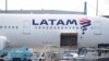 ARCHIVO - El logotipo de LatAm visto en un Airbus, en el aeropuerto Colomiers, cerca de Tolouse, en Francia.