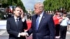 Президент Макрон з президентом Трампом у Парижі на святкуваннях Дня Бастилії. 14 липня 2017.