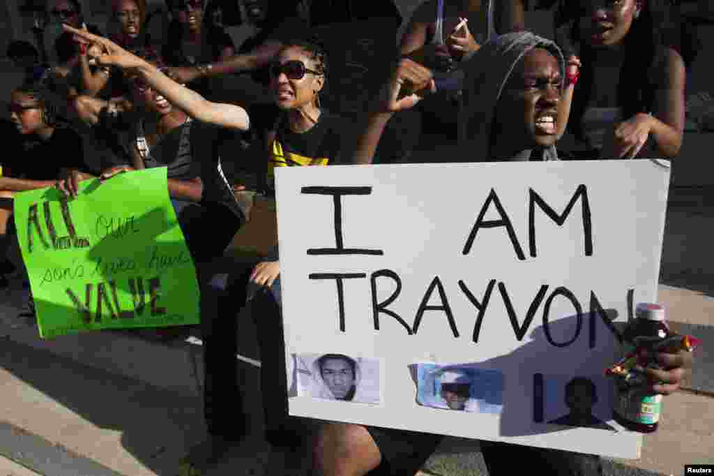 Para demonstran di Brooklyn, New York, memprotes pembebasan George Zimmerman (14/7).&nbsp;