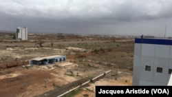Vue générale du gigantesque chantier de la "ville nouvelle" de Diamniadio, Sénégal, 8 août 2018. (VOA/Jacques Aristide)