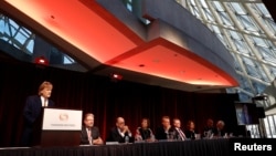 El presidente David Thomson habla durante la reunión general anual de accionistas de Thomson Reuters Corp. en Toronto, Ontario, Canadá, el 3 de mayo de 2017.