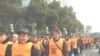 元月10日，湖南省大约1200名军转干部身穿“冤”字黄马褂，在长沙游行示威到省委，省军区和信访局，抗议当地政府不落实军转干政策(网络图片)
