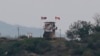 지난 3일 북한 군이 비무장지대(DMZ)에서 한국 군 감시초소(GP)에 총격을 가했다. 사진은 이날 경기도 파주에서 바라 본 DMZ 북측 초소의 모습.