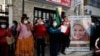 Los manifestantes participan en una marcha exigiendo que la expresidenta de Bolivia, Jeanine Anez, se defienda en libertad en La Paz, Bolivia, el 25 de agosto de 2021. 