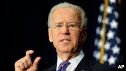 Wapres AS Joe Biden berbicara dalam sebuah konferensi mengenai permasalahan kekerasan dengan senjata api di AS, hari Kamis (21/2). 