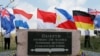 У мемориала жертвам авиакатастрофы малайзийского рейса MH17. 17 июля 2019 г. 