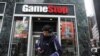 ¿Qué es GameStop y por qué se disparó el valor de las acciones?