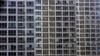 农民工是中国城市建设的主力军。图为北京正在兴建的公寓楼。