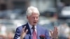 El expresidente de Estados Unidos, Bill Clinton, pronuncia un discurso durante el vigésimo aniversario del despliegue de las tropas de la OTAN en Kosovo en Pristina, Kosovo, el 12 de junio de 2019. 