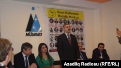 Oqtay Gülaliyev (Arxiv foto, mənbə VOA) 
