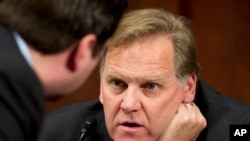Ketua Komite Intelijen Mike Rogers dalam sidang dengar pendapat mengenai kasus Benghazi di Kongres AS, April 2014.