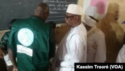 Lors des élections municipales au Mali, le 20 novembre 2016. (VOA/Kassim Traoré)