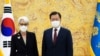방한 중인 웬디 셔먼 미국 국무부 부장관이 22일 청와대에서 문재인 한국 대통령을 예방했다.