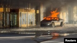 صحنه انفجار خودروی تسلا سایبرتراک مقابل هتل ترامپ در لاس وگاس