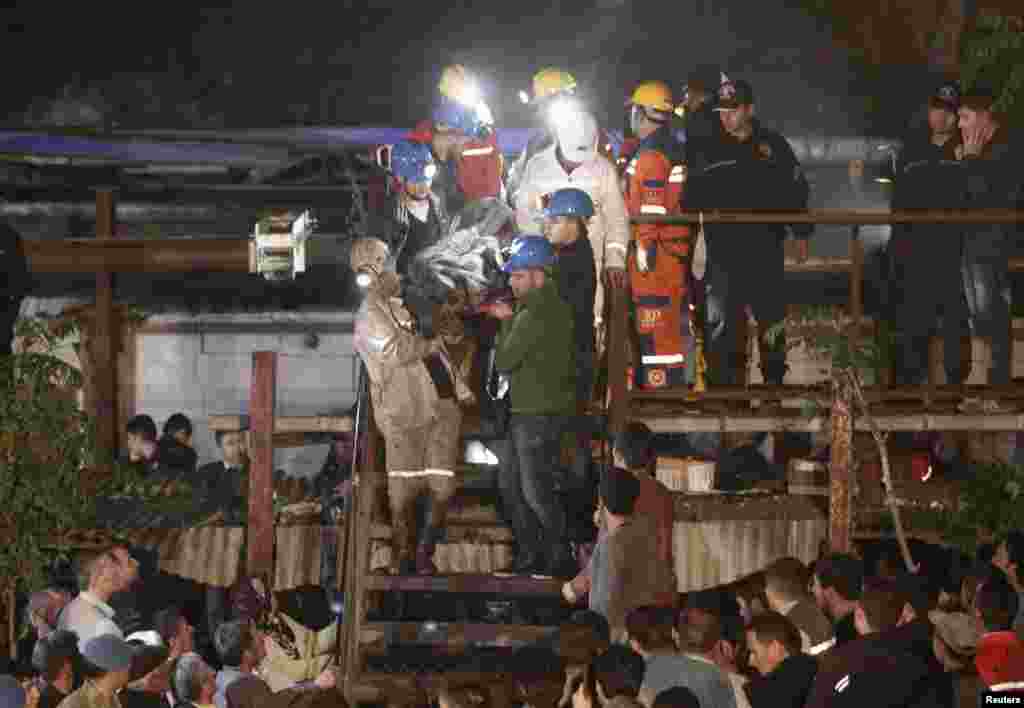 The body of a miner is carried to an ambulance in Soma, western Turkey, May 14, 2014.