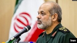 احمد وحیدی. آرشیو