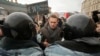 Алексей Навальный выступает перед участниками протестной акции в Москве (архивное фото) 