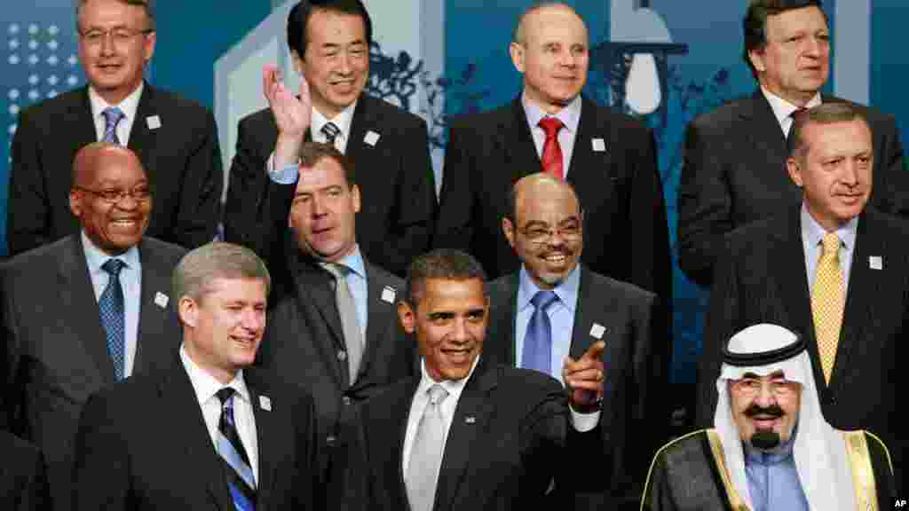 Meles and other world leaders pose during a group photo at the G20 summit in Toronto, Canada, June 27, 2010.