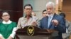 Jumpa pers bersama, utusan khusus sekaligus mantan Presiden Timor Leste Xanana Gusmao (kanan) dan Menko Polhukam Wiranto didampingi Menlu Retno Marsudi (kiri) di kantor Kemenkopolhukam, Senin (22/7). (VOA/Fathiyah).