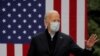 អតីតអនុប្រធានាធិបតីលោក Joe Biden ដែលជាបេក្ខជនប្រធានាធិបតីខាងគណបក្សប្រជាធិបតេយ្យ ថ្លែងនៅក្នុងយុទ្ធនារកសំឡេងឆ្នោតដោយផ្តោតលើផែនការសេដ្ឋកិច្ច និងផែនការទប់ទល់នឹងជំងឺកូវីដ១៩ របស់លោក នៅទីក្រុង Grand Rapids រដ្ឋ Michigan កាលពីថ្ងៃទី ១ ខែតុលា ឆ្នាំ២០២០។