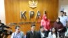 Kiri ke kanan: Susanto (KPAI), Asrorun Ni'am Sholeh (Ketua KPAI), Lydia Wardhana (Kepala Sekolah) dan Aldilla (kuasa hukum Saint Monica) dalam konferensi pers terkait kasus kejahatan seksual yang menimpa anak di sekolah itu, Rabu (21/5).
