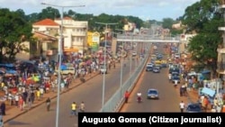 Vue sur une rue de Bissau, capitale de Guiné-Bissau.